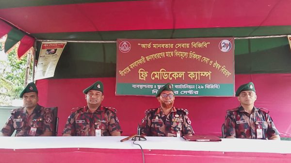 সীমান্তের অসহায় মানুষের পাশে বিজিবি, দিনাজপুরে বিনামূল্যে চিকিৎসাসেবা ও ওষুধ বিতরণ