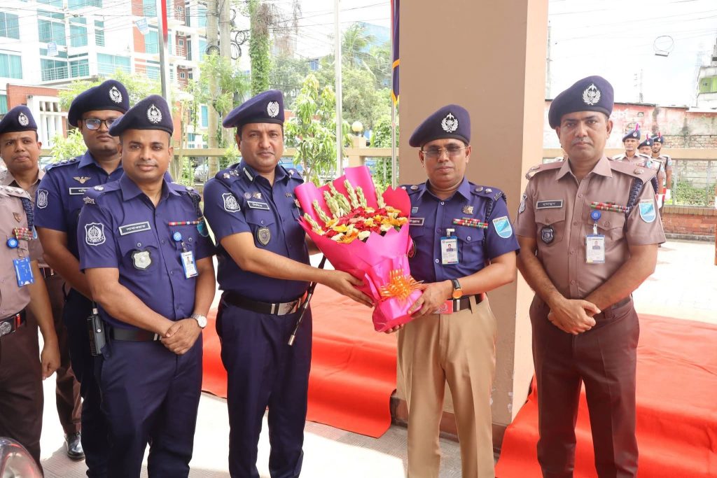 গোপালগঞ্জে পুলিশ সুপারের কার্যালয়, সদর কোর্ট ও টুঙ্গিপাড়া থানা পরিদর্শনে অ্যাডিশনাল ডিআইজি
