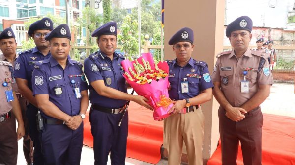 গোপালগঞ্জে পুলিশ সুপারের কার্যালয়, সদর কোর্ট ও টুঙ্গিপাড়া থানা পরিদর্শনে অ্যাডিশনাল ডিআইজি