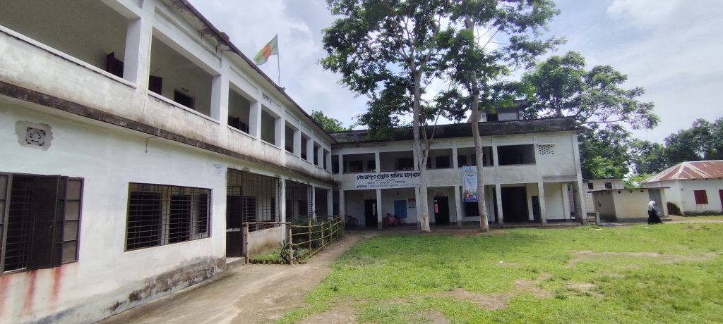মুকসুদপুরে শেখ আব্দুর রাজ্জাক আলিম মাদ্রাসার অধ্যক্ষ পাঁচ মাস ধরে সাময়িক বরখাস্ত, তদন্ত প্রতিবেদন হয়নি