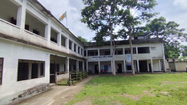 মুকসুদপুরে শেখ আব্দুর রাজ্জাক আলিম মাদ্রাসার অধ্যক্ষ পাঁচ মাস ধরে সাময়িক বরখাস্ত, তদন্ত প্রতিবেদন হয়নি