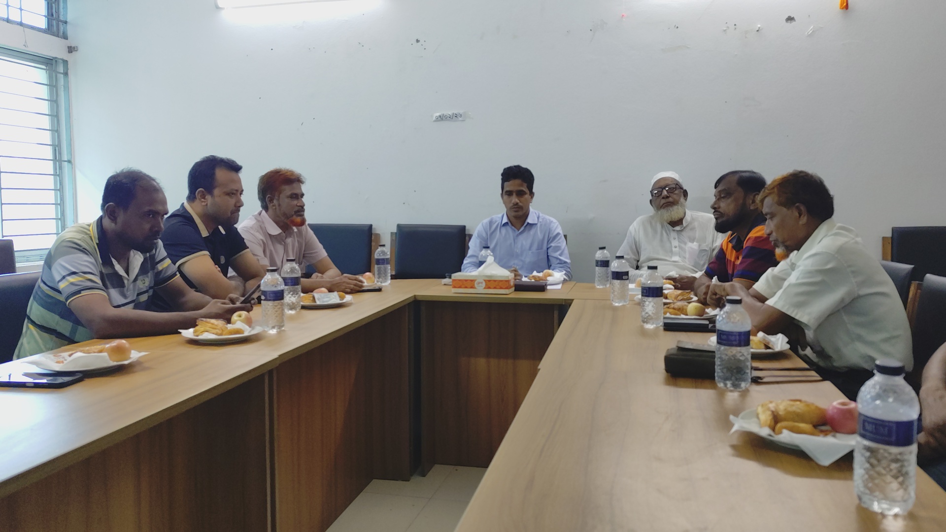 মুকসুদপুর হাসপাতালের নবাগত উপজেলা স্বাস্থ্য কর্মকর্তার সঙ্গে সাংবাদিকদের মতবিনিময়