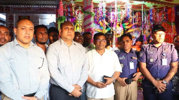 গোপালগঞ্জে দুর্গাপূজার নিরাপত্তা নিশ্চিতে পূজামণ্ডপ পরিদর্শন