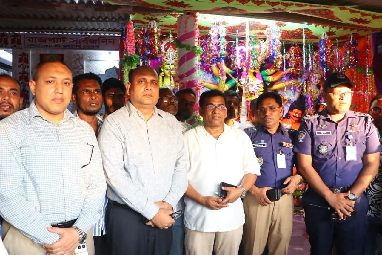 গোপালগঞ্জে দুর্গাপূজার নিরাপত্তা নিশ্চিতে পূজামণ্ডপ পরিদর্শন