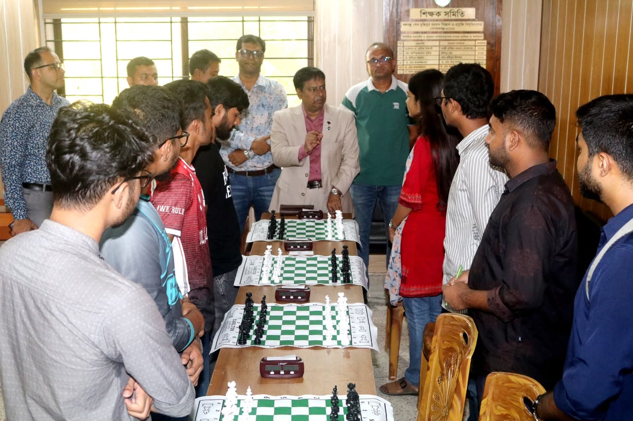 গোপালগঞ্জ বিজ্ঞান ও প্রযুক্তি বিশ্ববিদ্যালয়ে আন্তঃবিভাগ দাবা প্রতিযোগিতা শুরু 
