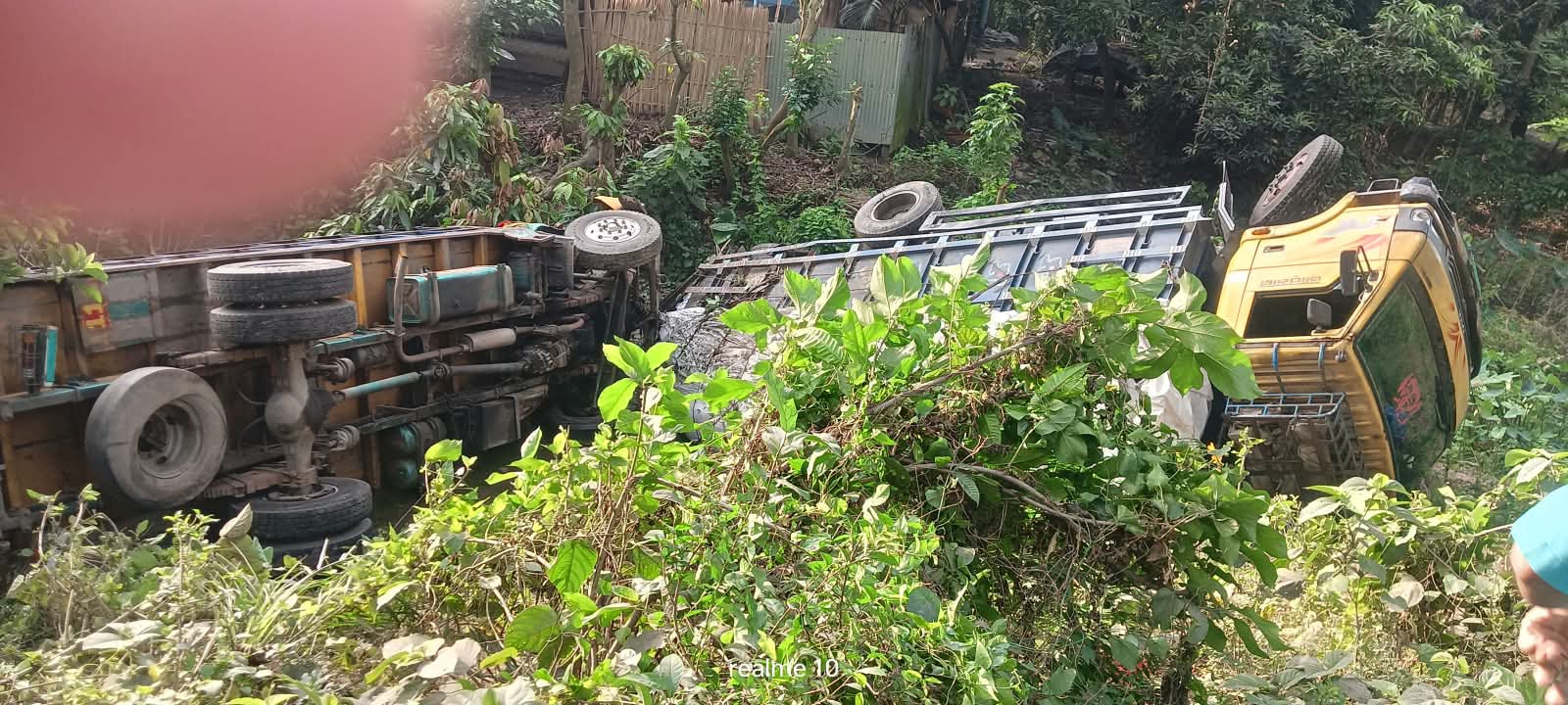 গোপালগঞ্জে মর্মান্তিক সড়ক দুর্ঘটনায় চালক নিহত