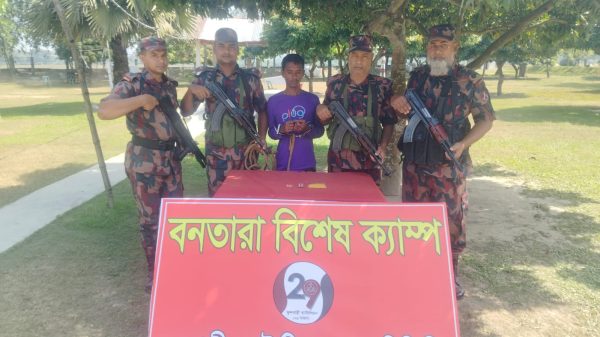 ফুলবাড়ী ২৯ বিজিবির অভিযানে মাদকসহ আটক ১